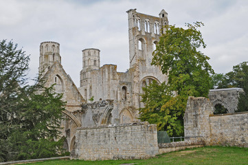 Le rovine dell'abbazia di San Pietro di Jumi&egrave;ges, Normandia, Francia