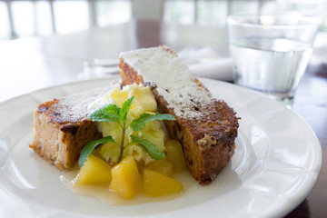 French toast with fruits