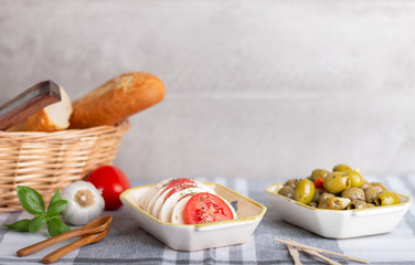 mozzarella with tomatoes and olives