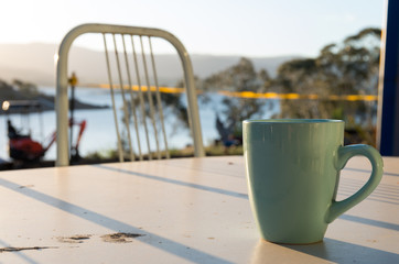 Lakeside coffee mug & table