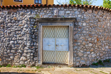 Fototapeta na wymiar Schmiedeeisernes Tor in Zengg - Kroatien