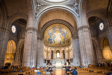 Fototapeta na wymiar Inside of basilica on Montmartre in Paris