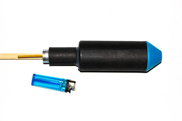 Silvester Rakete mit Feuerzeug