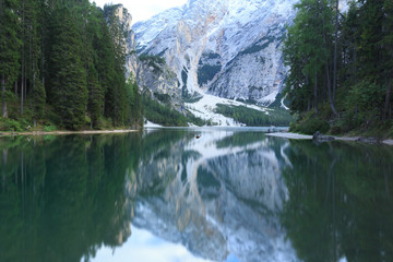 Fototapeta na wymiar Lago di Braie - Dolomites - Italie