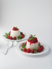 panna cotta dessert with strawberries and mint leafs for two
