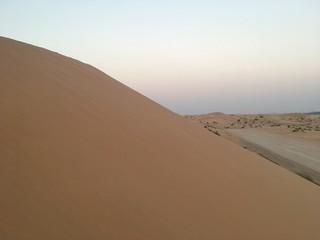 Fototapeta na wymiar 砂漠の砂丘