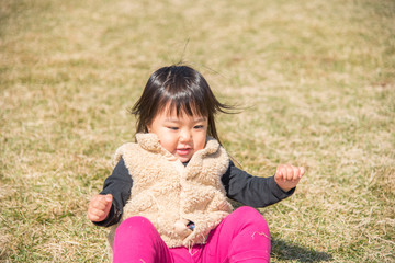 公園で遊ぶ子供