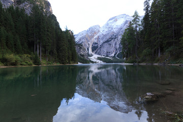 Fototapeta na wymiar Lago di Braie - Dolomites - Italie