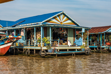 Fototapeta na wymiar Kambodscha - Angkor - Siem Reap - schwimmende Dörfer auf dem Tonle Sap