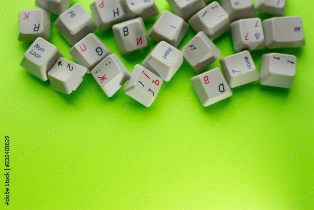 Fototapete bunch of computer keyboard buttons on bright green background. letters. copyspace.
