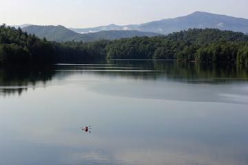 Obraz na płótnie Canvas Kayaker on Lake Santetlah, North Carolina.