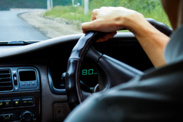 steering wheel speed 80 km h closeup