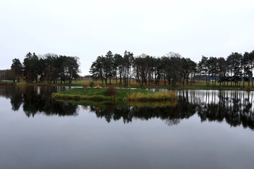 Fototapeta na wymiar View of pond near Mir Castle Complex