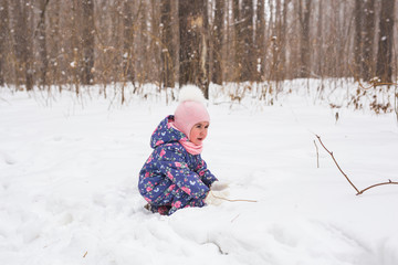 Family and nature concept - Beautiful little girl playng in the park