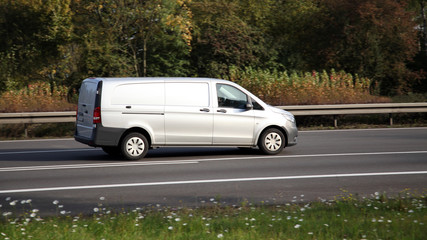 Kleintransporter unterwegs zum Kunden © th-photo