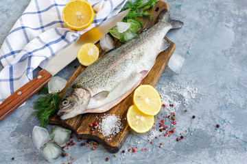 Preparation of trout, sliced lemon and green dill.