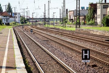 Infrastrucktur, Gleisanlage, Züge, Weichen, Straßenbrücken, Schienen, Bahnhof
