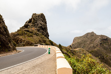 Straße durch das Anaga Gebirge - Teneriffa