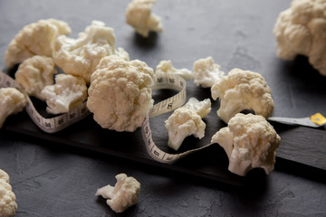 Coliflor fresca en la mesa