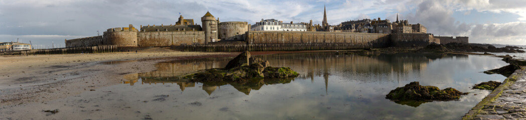 Fototapeta na wymiar Saint-Malo, Vue panoramique, France