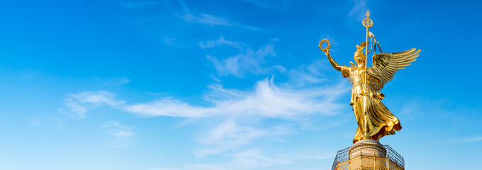 Siegessäule Panorama mit Viktoria Statue vor blauem Himmel, Berlin, Deutschland