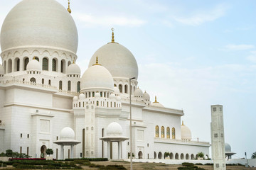 Fototapeta na wymiar Panoramic picture Sheikh Zayed Grand Mosque in Abu Dhabi, United Arab Emirates.