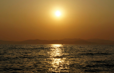 Naklejka premium Seascape with beautiful sunset over the sea.