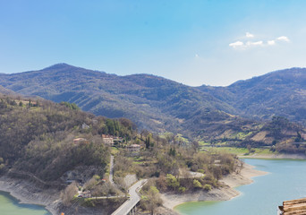 Fototapeta na wymiar View of Lake Turano from the village of Castel di Tora. Lake Turano, Lazio, Italy.