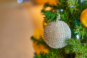 クリスマスツリーと街並み　冬・クリスマスイメージ