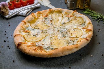 Pizza with pears and Gorgonzola cheese.
