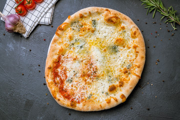 Pizza Quattro formaggi