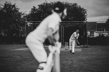 Cricket bowler throwing the ball - obrazy, fototapety, plakaty