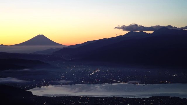 長野県高ボッチ高原の夕焼けと富士山