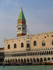 Fototapeta na wymiar Broad cityscape view of Venice, Italy and the 