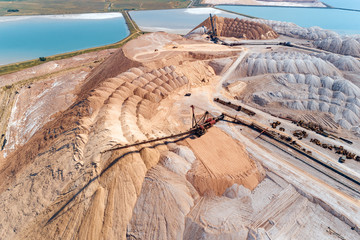 Conveyor console of the spreader during operation. Transportation of an empty rock to a dump