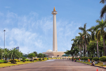 Jakarta, Indonesië, nationaal monument (Monas). Het nationale monument of Monas is een toren van 137 meter hoog in het centrum van Jakarta en symboliseert de Indonesische onafhankelijkheidsstrijd.
