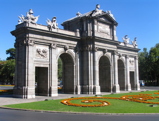 Fototapeta na wymiar Puerta de Alcala arch in Madrid, Spain
