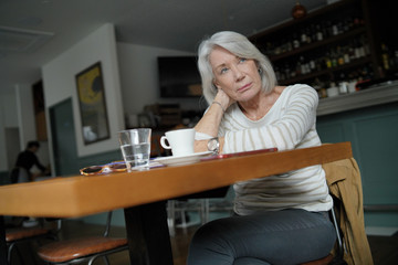  Elegant senior woman thinking in a restaurant