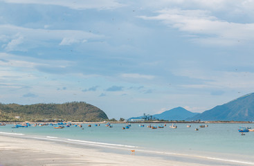 Obraz premium fishing boats stand in the sea near the shore