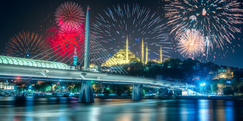 Naklejka premium Beautiful fireworks above Bosphorus bridge at night Istanbul