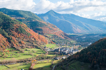 Fototapeta na wymiar beautiful valley at pyrenees on autumn season, Spain