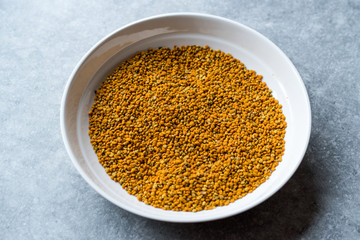 Bee Pollen Seeds in Wooden Bowl / Polen.