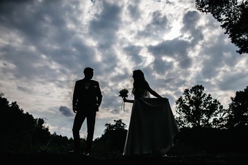 silhouettes groom and bride