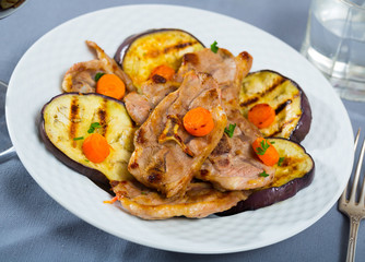 Grilled lamb chops with eggplant