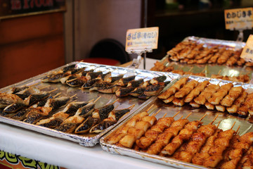 市場のさばの串焼き