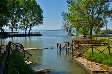 Fototapeta na wymiar Lake Trasimeno is located in the green heart of Umbria, Italy