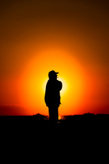 Obraz premium The silhouette old man at sunset. Seaside in Izmir, Turkey.