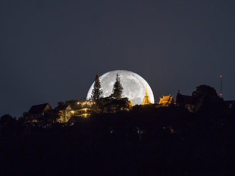 Moonset behind Wat Phratat Doi Suthep