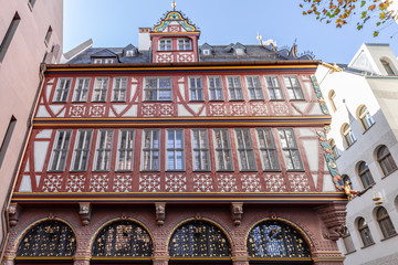 Neue Altstadt von Frankfurt am Main mit dem wiedererrichteten, historischen Haus zur goldenen Waage
