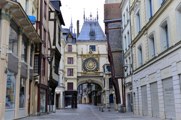 Großer Uhrturm oder Le Gros Horloge und Stadtturm oder Beffroi, Rouen, Seine-Maritime, Haute-Normandie, Frankreich, Europa